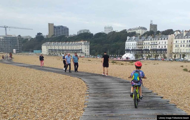 folkestone_beach_boardwalk
